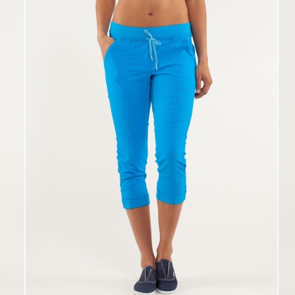 Lululemon Street To Studio Crop *No Liner
Beach Blanket Blue, size 12